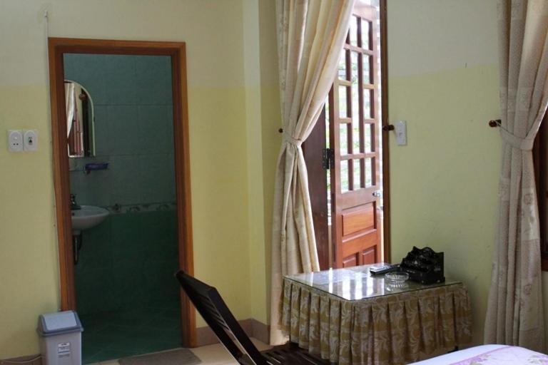 Phong Lan Guesthouse Hue Bilik gambar